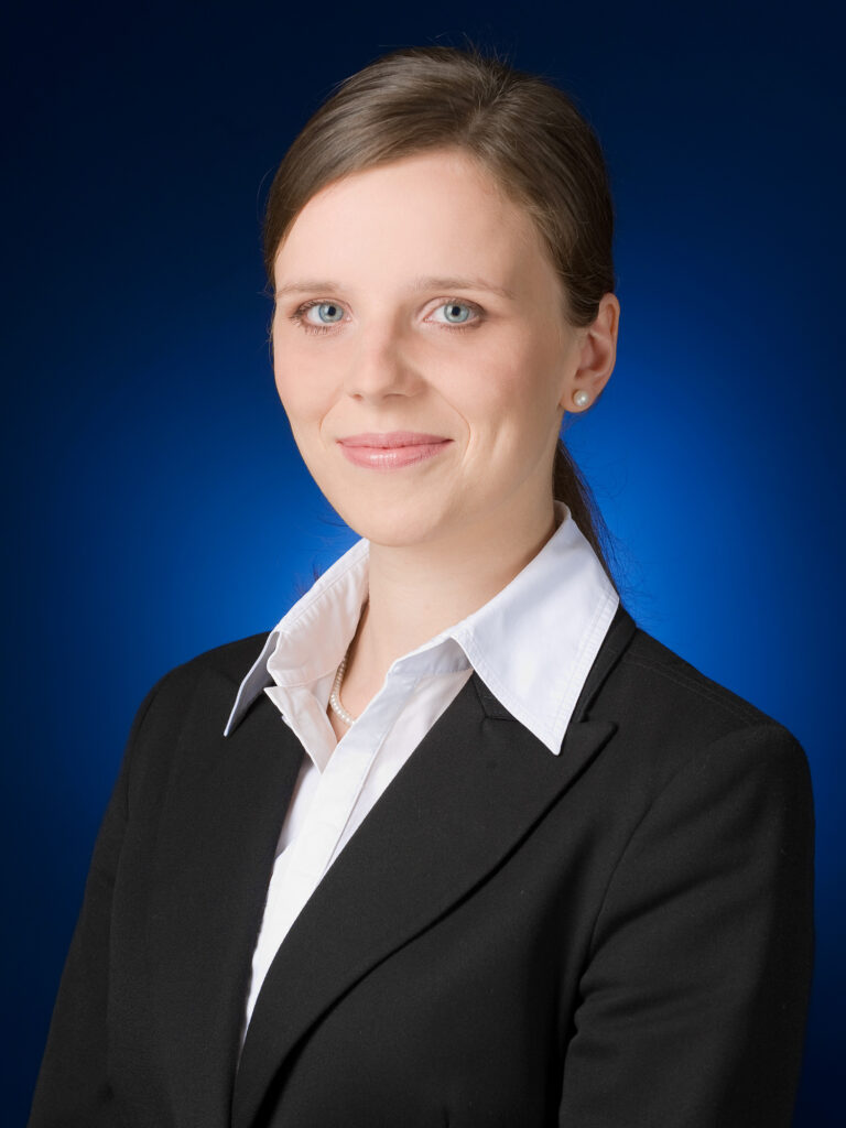 Employee portrait Zurich, blue background